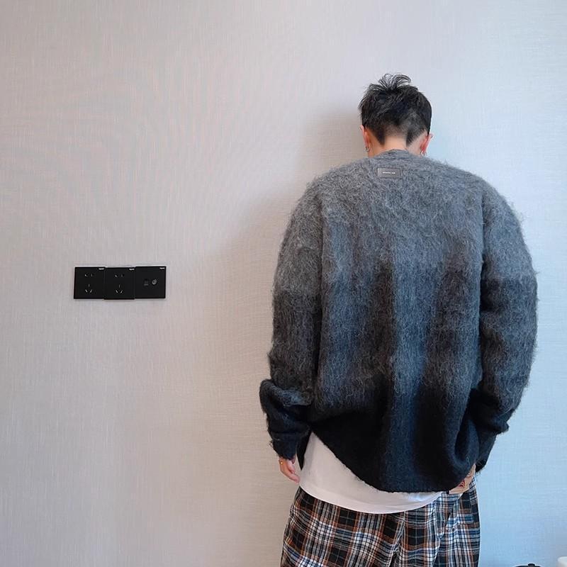 Retro Easy Matching Gradual Change From Black To Gray Brushed Cardigan Without Buckle sweater